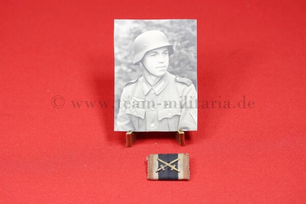 Bandspange zum Kriegsverdienstkreuz mit Trägerbild