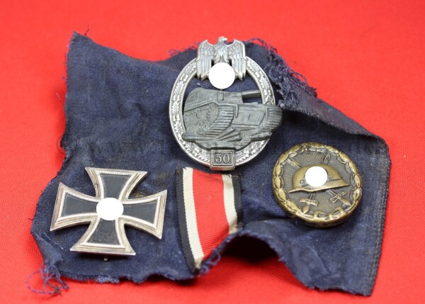 Kleiner Nachlass Panzerkampfabzeichen in Silber mit Einsatzzahl 50