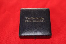 Etui Bordfunkerabzeichen (Flieger-Sch&uuml;tzenabzeichen)