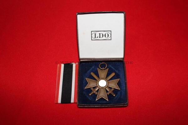 Kriegsverdienstkreuz 2.Klasse 1939 im BLAUEN LDO Etui