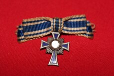Ehrenkreuz der deutschen Mutter Bronze an Bandschleife