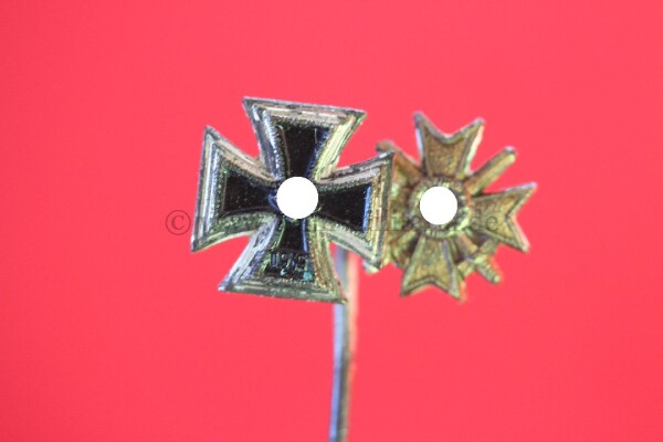 Miniatur zum Eisernen Kreuz & Kriegsverdienstkreuz