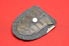 Krimschild 1941 - 1942 mit Gegenplatte und Papier 