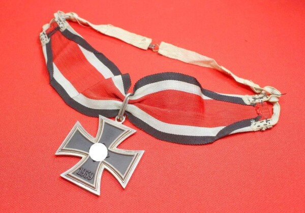 Ritterkreuz des Eisernen Kreuzes mit Trägeband