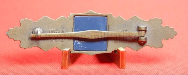 Nahkampfspange Bronze mit blauer Platte