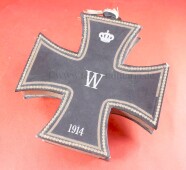 Pappschachtel in Form eines Eisernes Kreuz 1914