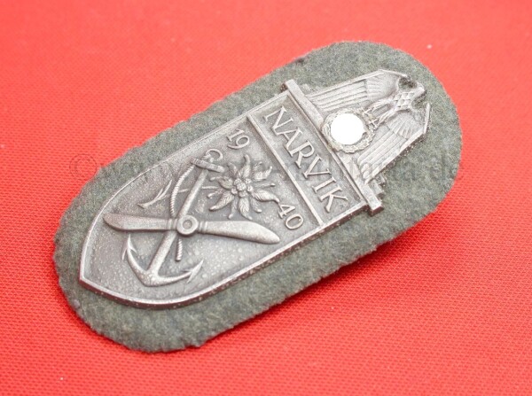 Ärmelschild Narvikschild Silber 1940 auf Heeresstoff
