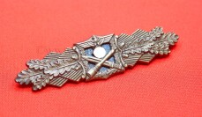 Nahkampfspange Bronze mit blauer Platte - NEAR MINT...
