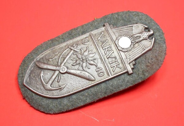 Ärmelschild Narvikschild Silber 1940 auf Heeresstoff