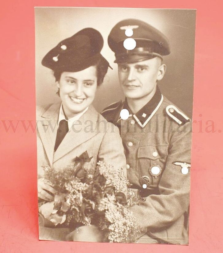 Foto SS-Unterscharführer Totenkopf mit SA-Sportabzeichen und DRL Spor