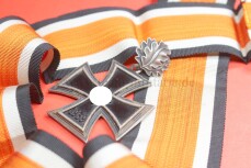 Ritterkreuz des Eisernen Kreuzes mit Eichenlaub mit Band