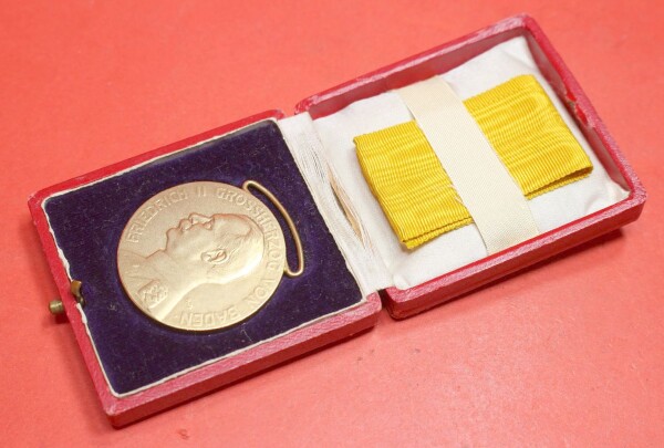 Goldene Verdienstmedaille Friedrich II. 1908 im seltenen Etui