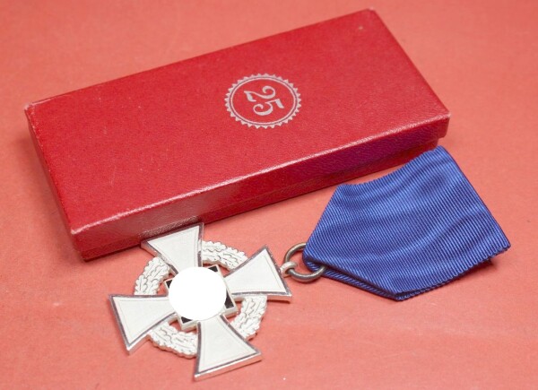 Treudienst-Ehrenzeichen in Silber im Etui für 25 Jahre