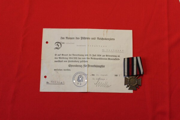 Frontkämpferehrenkreuz mit Verleihungsurkunde