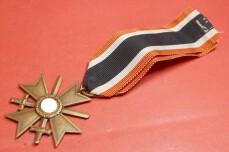 Kriegsverdienstkreuz 2.Klasse 1939 mit Schwerter am...