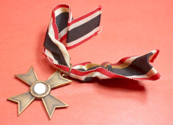 Kriegsverdienstkreuz 2.Klasse 1939 ohne Schwerter (L/11) am Band - SEHR SELTEN