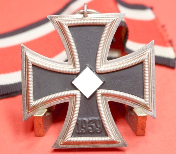 Eisernes Kreuz 2.Klasse 1939 am Band - MINT CONDITION - Hersteller 65 = Klein & Quenzer, Idar-Oberstein