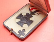 Witwenkreuz Kreuz im schwarzen Luxusetui mit Miniatur