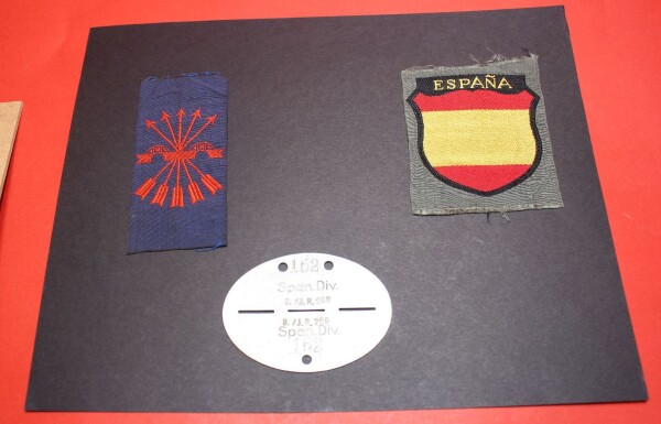 kleiner Nachlass Span.Div. 8./J.R.269 plus Ärmelschild Espana für spanische Freiwillige der Blauen Division