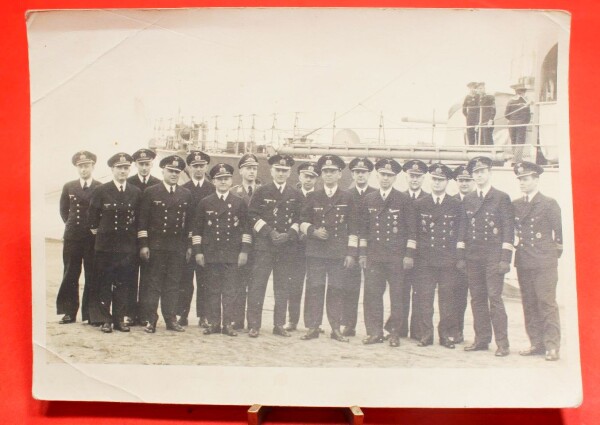 Foto Otto Schniewind Generaladmiral und Ritterkreuzträger mit Mannschaft