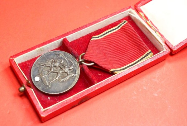 Anschluss Medaille 13. März 1938 Österreich mit Tragenadel im Etui