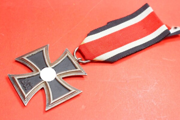 Eisernes Kreuz 2.Klasse 1939 am Band - Hersteller 65 = Klein & Quenzer,
