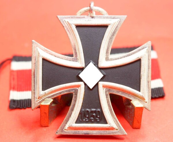 Eisernes Kreuz 2.Klasse 1939 mit Band - STONE MINT CONDITION