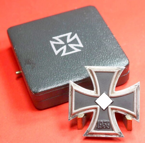 Eisernes Kreuz 1.Klasse 1939 (KQ 65)  im grünen Etui - TOP SET