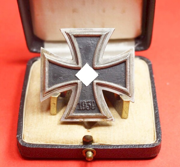 Eisernes Kreuz 1.Klasse 1939 im Etui (small 1) - SELTEN