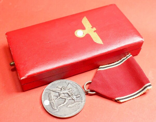 Anschluss Medaille 13. März 1938 Österreich mit Tragenadel im Etui - TOP SET
