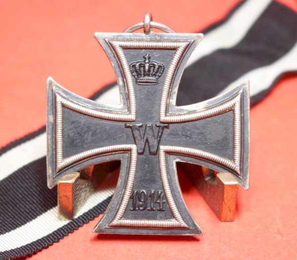 verrücktes Eisernes Kreuz 2.Klasse 1914 mit Band ( 8-fach gestempelt)  - einmalig ?