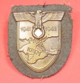 Krimschild 1941 - 1942 mit Gegenplatte auf Heerestoff