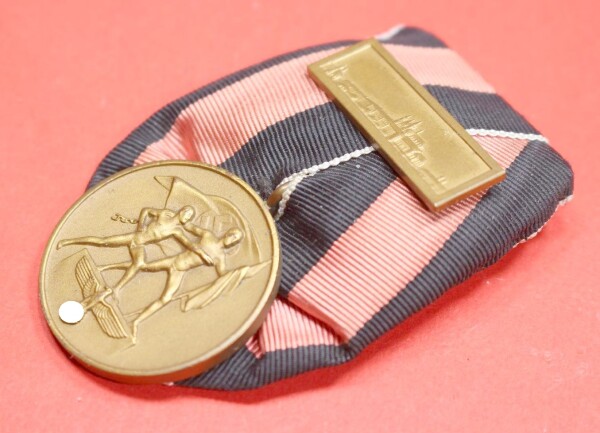 Einzelspange Medaille 1.Oktober Sudetenland mit Prager Burg - TOP STÜCK