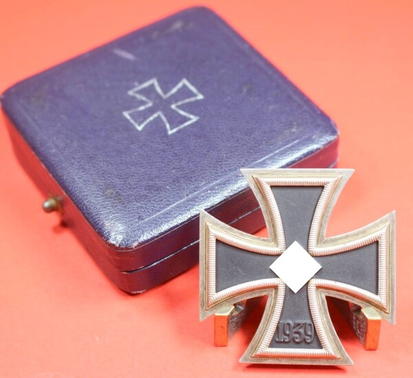 Eisernes Kreuz 1.Klasse in lila / blauem Etui - EXTREM SELTEN