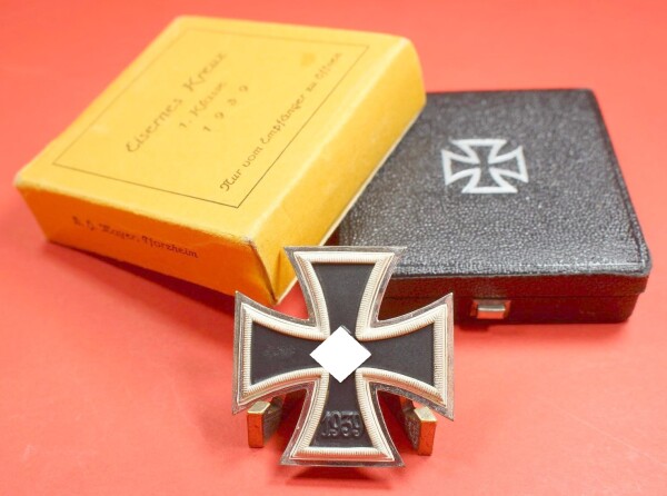 Eisernes Kreuz 1.Klasse 1939 im Etui mit Umkarton  -  STONE MINT CONDITION