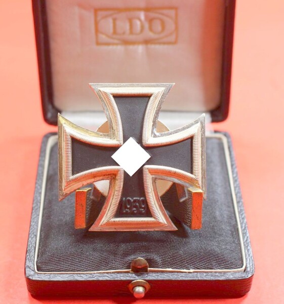 Eisernes Kreuz 1.Klasse 1939 an Schraubscheibe im LDO Etui - MINT CONDITION