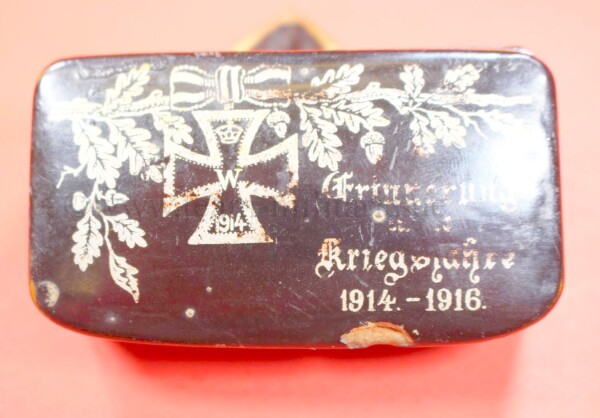 kleine patriotische Bakelitdose "Erinnerung an die Kriegszeiten 1914-1916