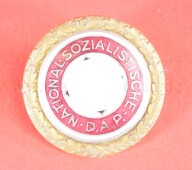 Goldenes Parteiabzeichen der NSDAP Tr&auml;gernummer 17640