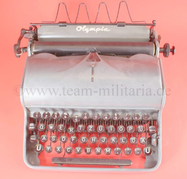 Schreibmaschine Olympia mit SS-Runen Taste