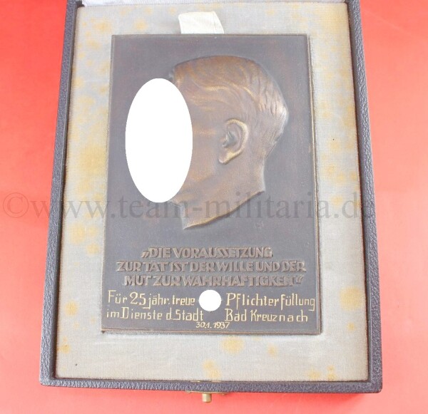 Erinnerungsplakette "Adolf Hitler" mit Gravur "Stadt Bad Kreuznach 1937 " - SELTEN