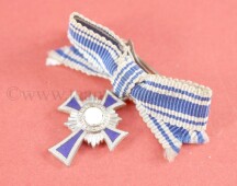 Miniatur Mutterkreuz Silber an Damenschleife (L/60)