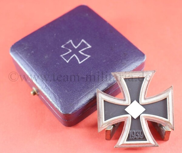 Eisernes Kreuz 1.Klasse in lila / blauem Etui - MINT CONDITION