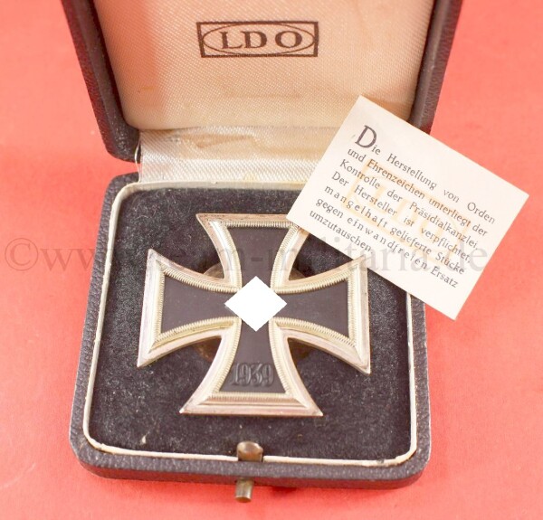 Eisernes Kreuz 1.Klasse 1939 an Schraubscheibe (L/16) im LDO Etui - MINT CONDITION
