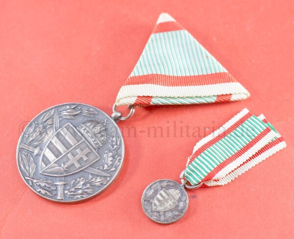 Ungarn/Österreich Medaille Pro Deo Et Patria 1914-1918 am Dreiecksband mit Miniatur