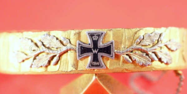 Armreif Grabenkunst 1.Weltkrieg mit aufgelegtem Eisernen Kreuz