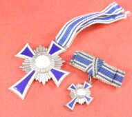 Mutterkreuz in Silber plus Miniatur an Damenschleife