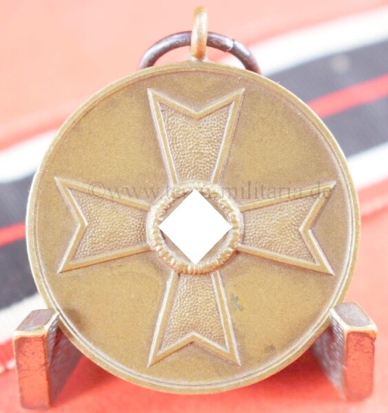 Medaille zum Kriegsverdienstkreuz am Band