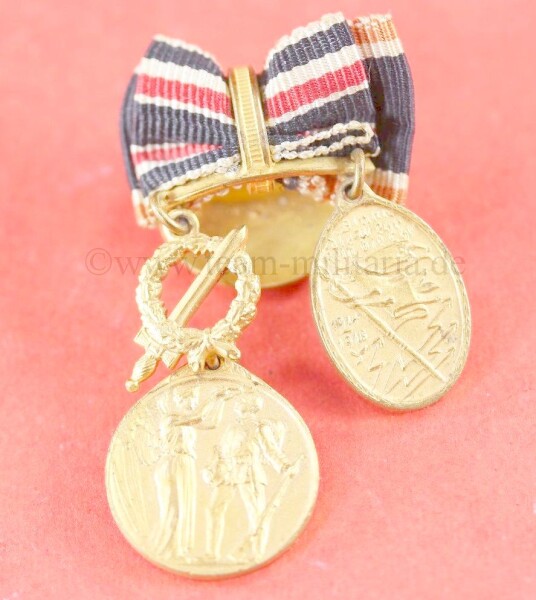 Miniatur / Knopflochdeko Ehrendenkmünze  "Fürs Vaterland" mit Bewährungsabzeichen (Schwerter)