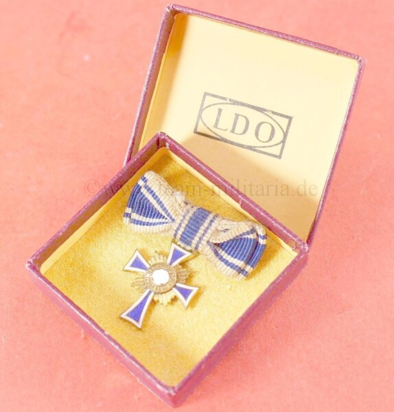Miniatur Mutterkreuz Gold an Damenschleife im LDO Etui (L/14)