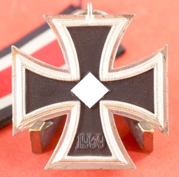 Eisernes Kreuz 2.Klasse 1939 (Brehmer) mit Band - MINT CONDITION